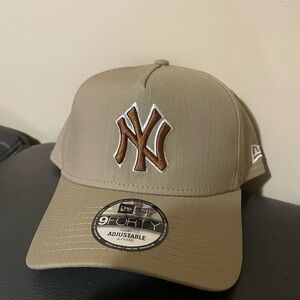 Nee York Yankees New Era Tan and Brown Cap